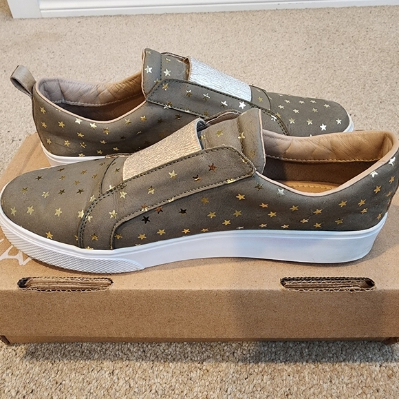 Kaanas Positano Slip on Sneakers Olive Gold Stars - Picture 1 of 3